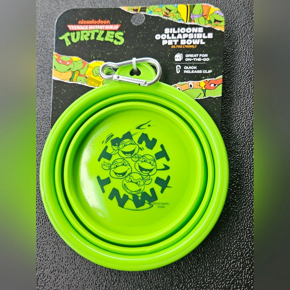 Nickelodeon Teenage Mutant Ninja Turtles Collapsible Pet Bowl With Carabiner